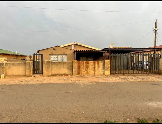 2 BEDROOM HOUSE FOR SALE IN A P KHUMALO